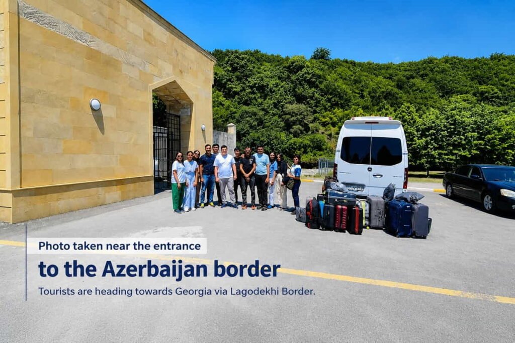 Laqodexidə Azərbaycan sərhədinin girişindəki turistlər