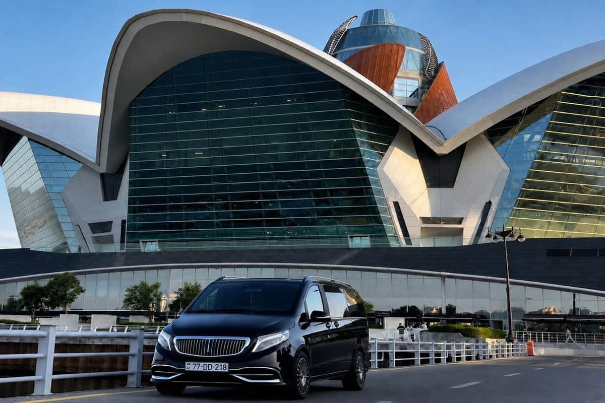 7-seater minivan for business transfers in Baku