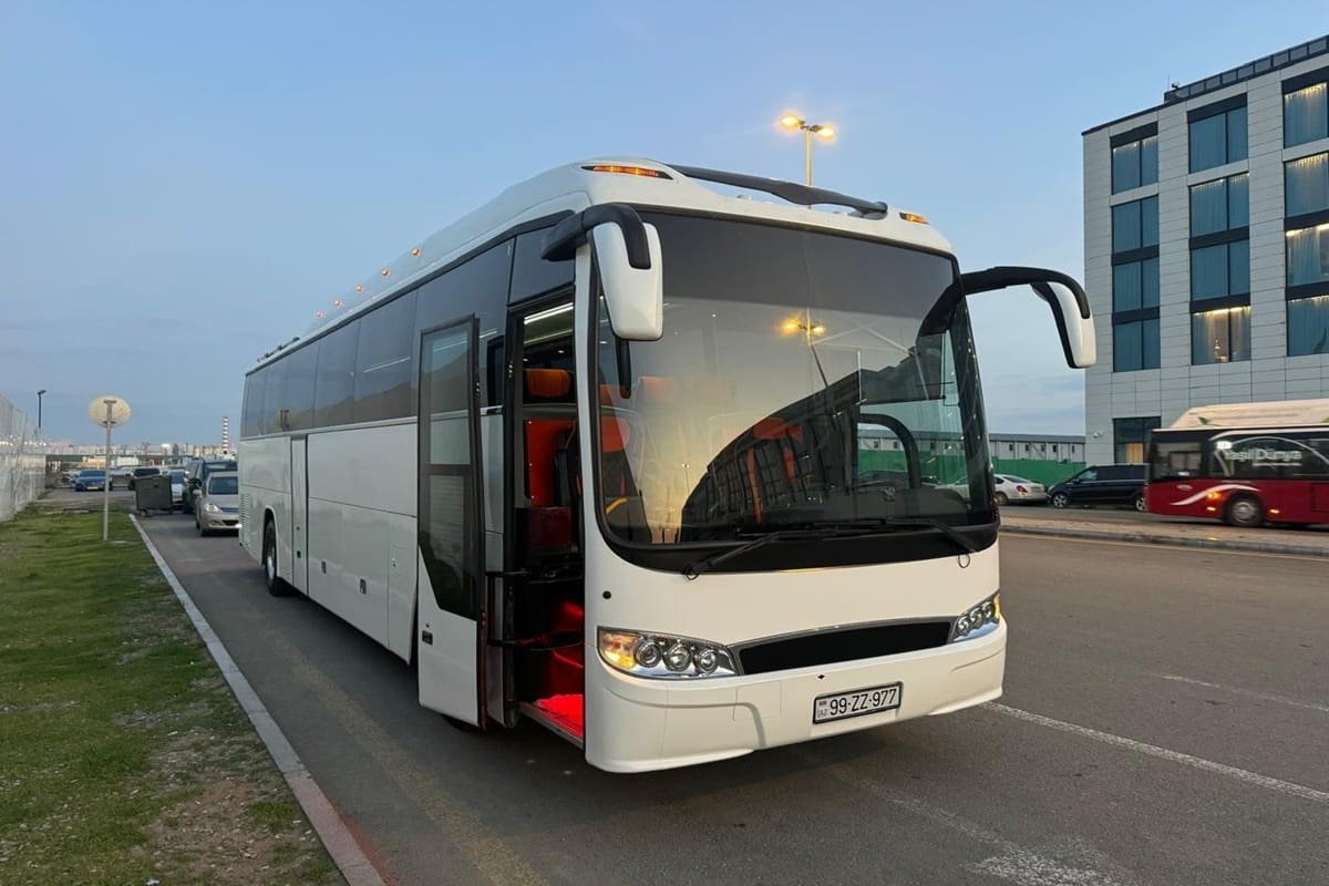 Bakıda 50 nəfərlik avtobus icarəsi