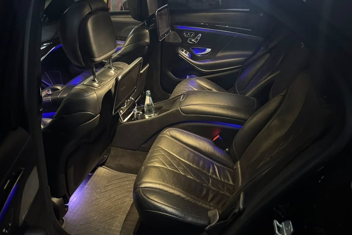 Mercedes Maybach arxa salonu, Bakı