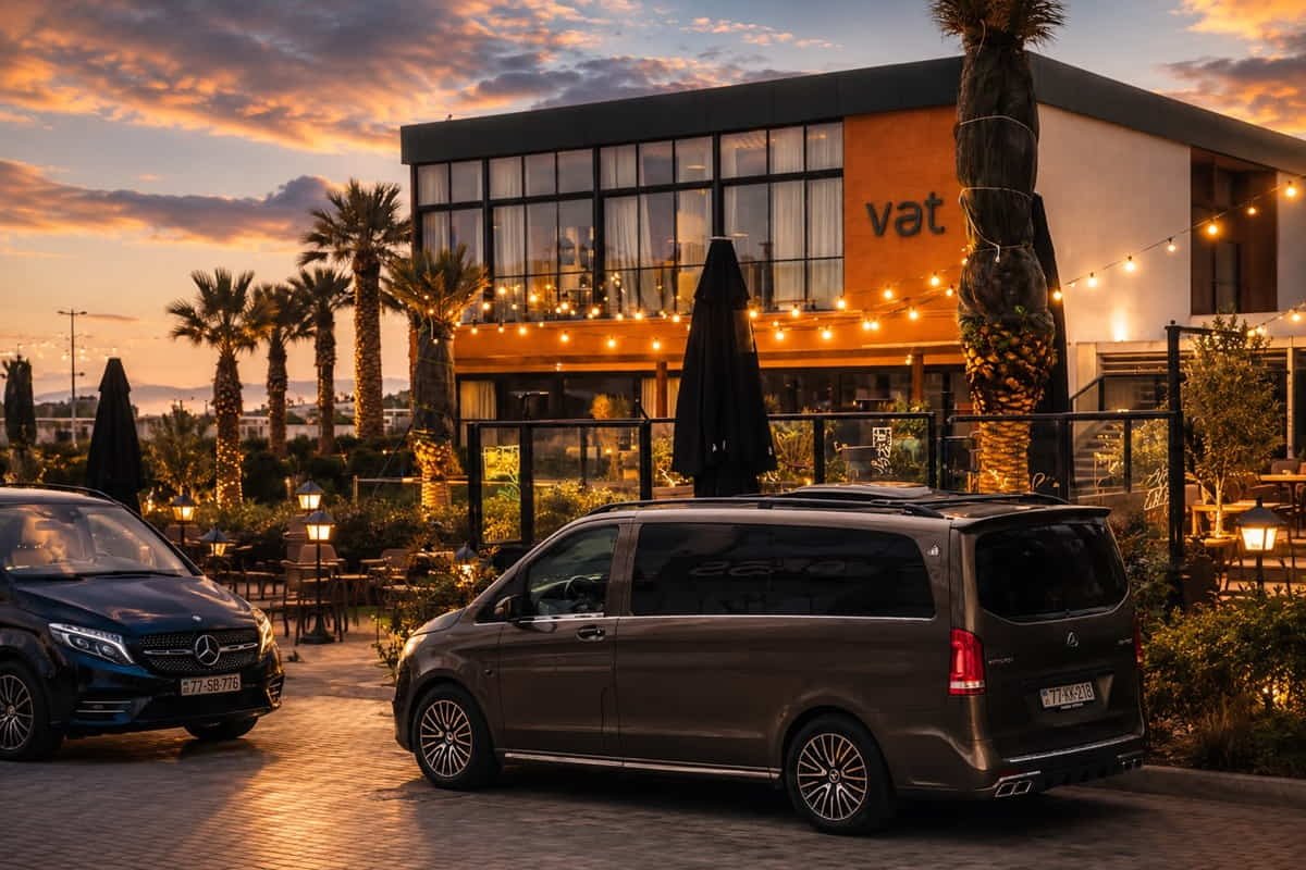 Bakıda premium səyahət təcrübəsi zamanı Mercedes V-Class 6 nəfərlik miniven